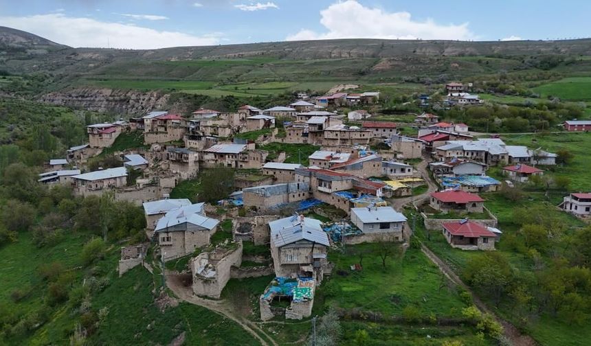 Sivas'taki 8 Asırlık Bu Köyü Evliya Çelebi Seyahatnamesinde Yazmıştı!