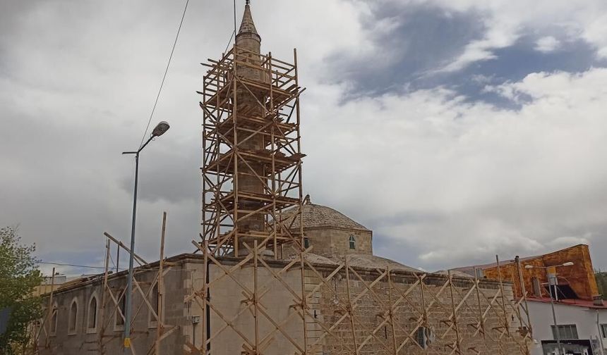 Sivas'ta 6 Şubat Depreminde Hasar Alan Cami Yıl Sonu İbadete Açılıyor!