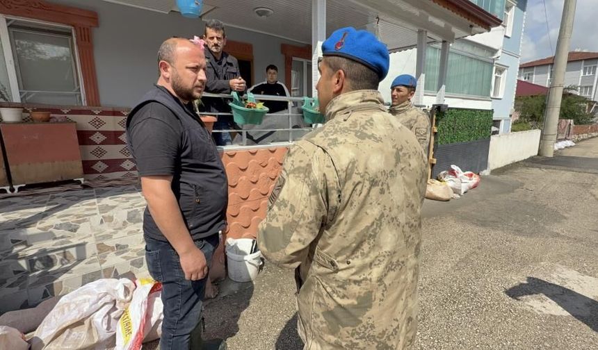 Jandarma mahalle mahalle tahliye uyarısı yaptı