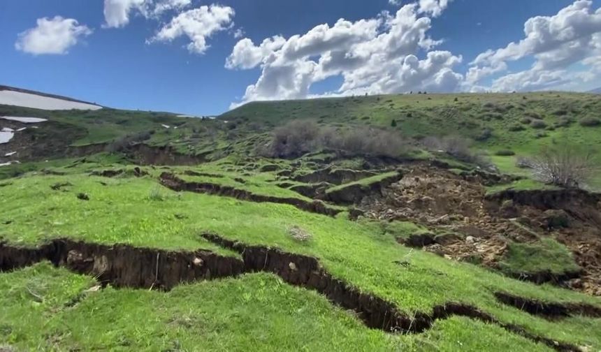 Sivas Zara’da yağışlar sonrası toprak kaydı, tedirginlik büyüyor!