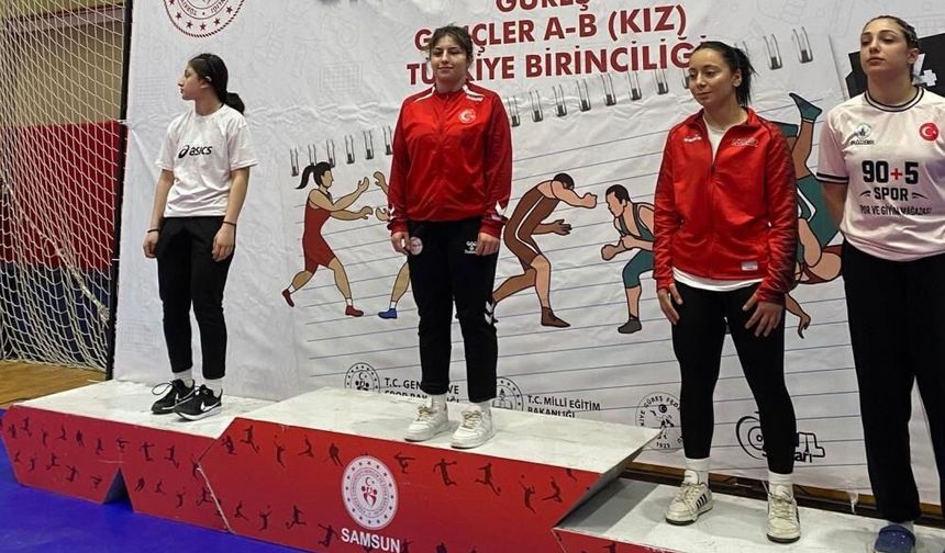 Sivas'ın "Altın Kızı" Türkiye şampiyonu oldu