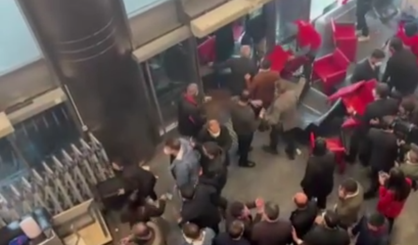 CHP Genel Merkezinde Nöbet tutanlara Müdahale Başladı!