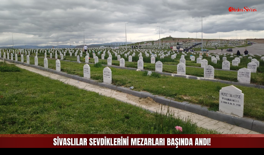 Sivas'ta Bayramı Mezarlıkta Karşıladılar