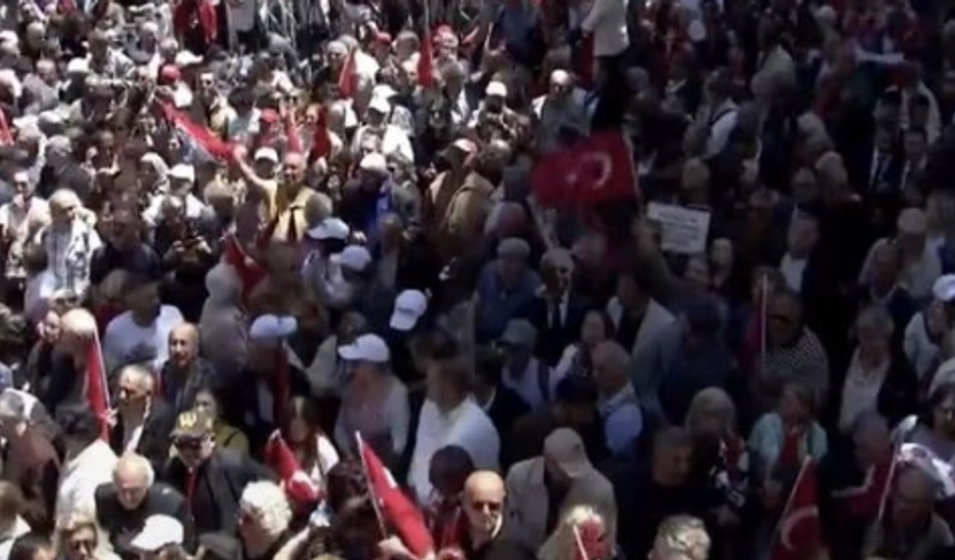 Güvenpark Doldu Taştı, Özel’den Sert Mesajlar