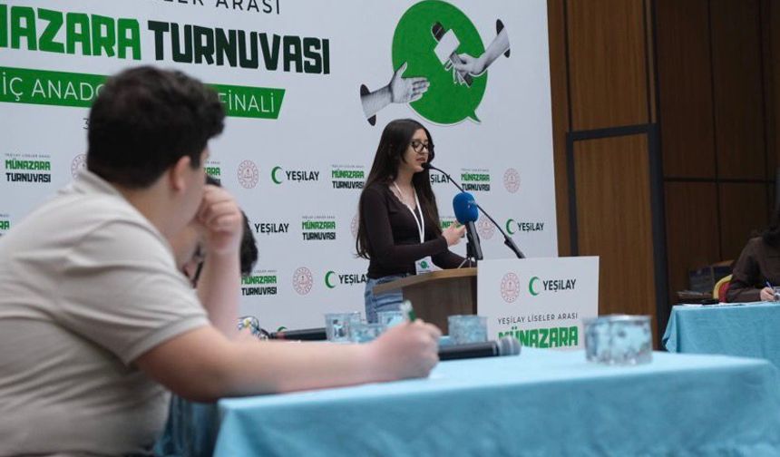 Sivas’ta Münazarada Gençlerin Sözleri Yankılandı