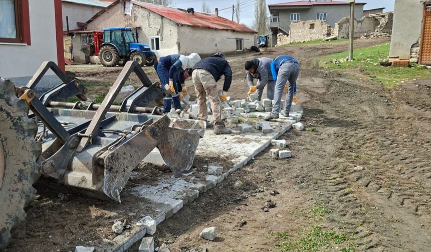 Sivas Gürün’de Devlet Vatandaş İş Birliğiyle Parke Taşı Döşeme