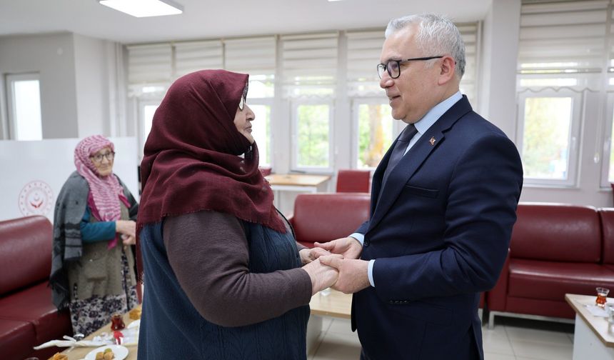 Sivas’ta Bayramın En Güzel Kareleri Huzurevinden Geldi