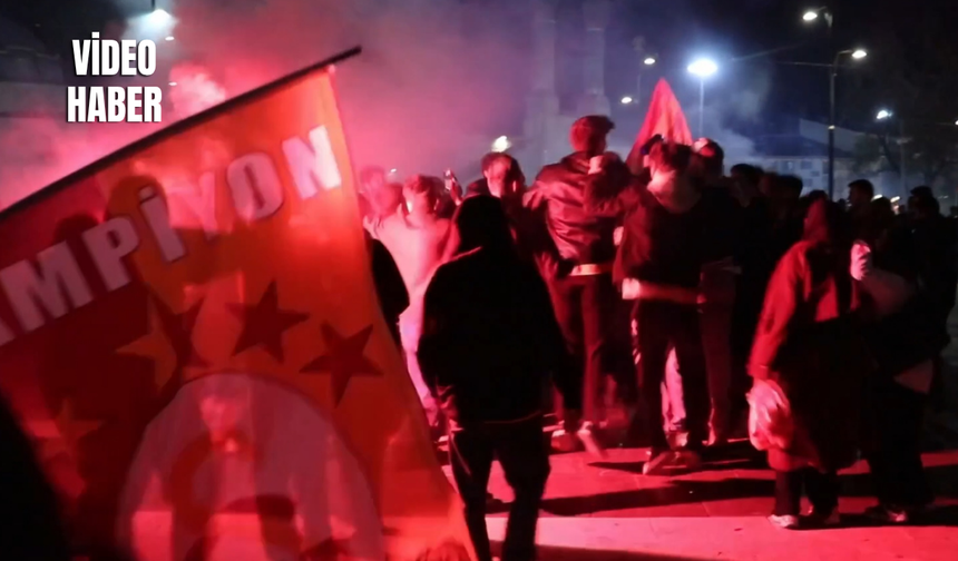 Sivas’ta Sarı Kırmızılı Taraftarlar Geceyi Kutlamayla Geçirdi