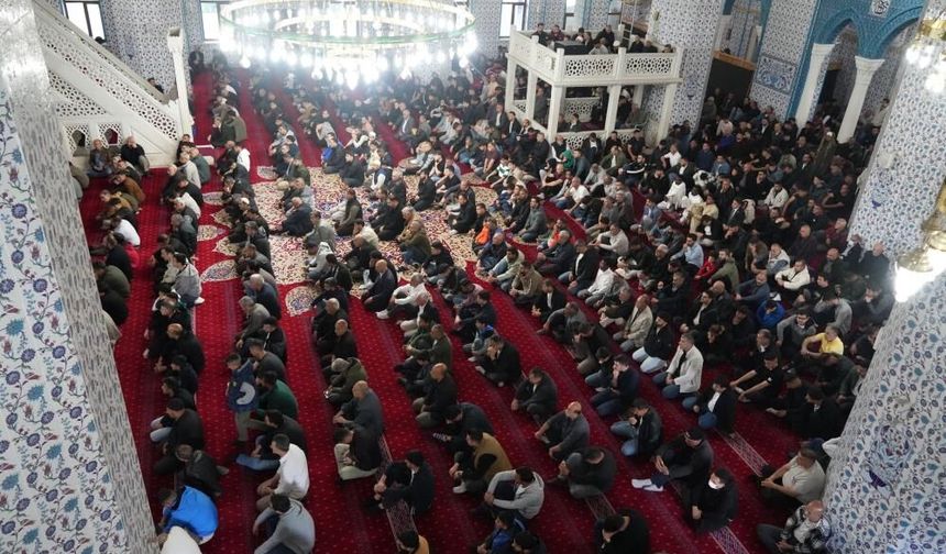 İlk Bayram Namazı Hangi Şehirde Kılındı?