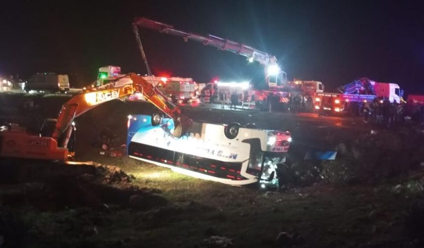 Feci Kaza Otobüs Devrildi 4 Ölü Çok Sayıda Yaralı
