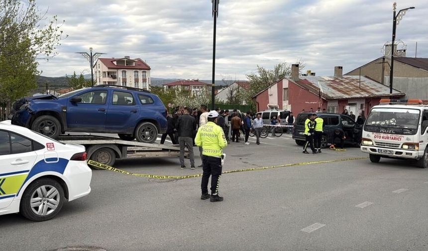 Sivas'ta Feci Kaza İki Araç Çarpıştı 7 Yaralı