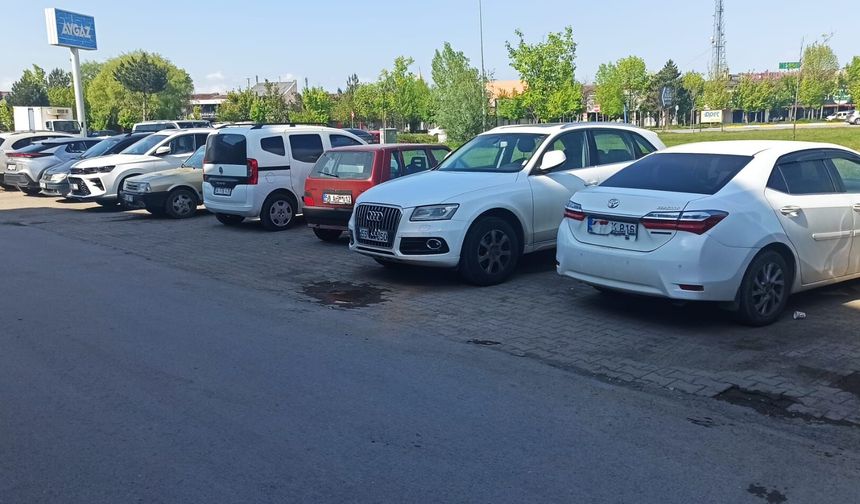 Bayram Yoğunluğu Sivas’ı Kilitledi Araçlar Her Yerde