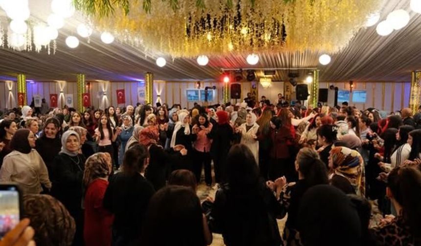 Şarkışla’da Binlerce Kadın Bir Araya Geldi