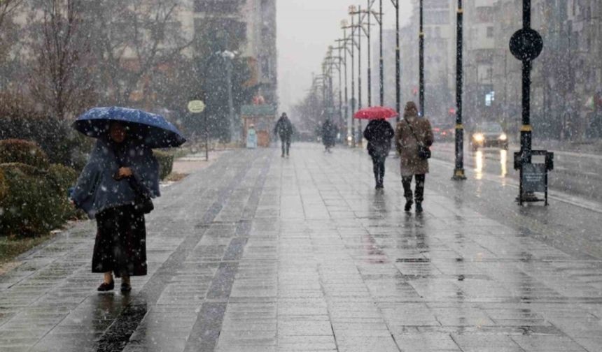 Sivas’ta Filmlere Hava Engeli: Açık Hava Gösterimleri Salona Alındı