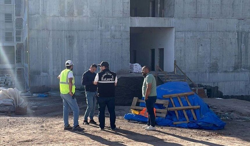 Sivas’ta İnşaatta Korkunç Düşüş: 60 Yaşındaki İşçi Ağır Yaralandı