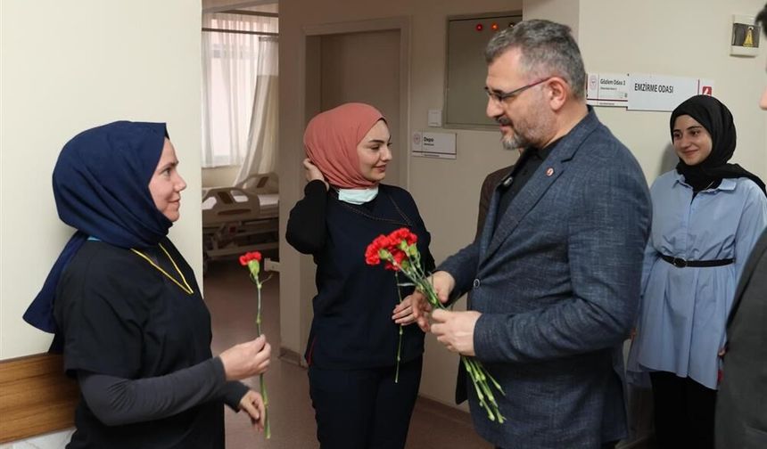 Sivas'ta AK Parti Heyetinden Sağlık Çalışanlarına Anlamlı Destek