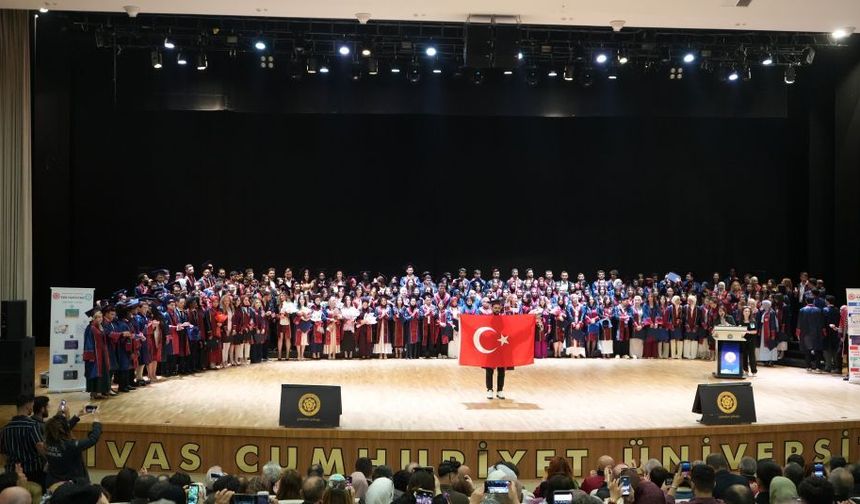 Sivas Fen Fakültesi mezunlarını uğurladı