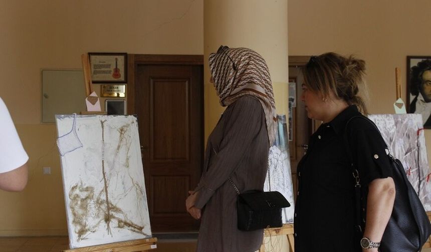 Sivas'ta kampüste “Köklerin İzi” adlı sergisi