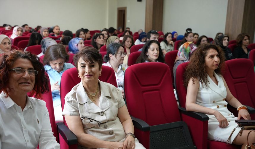 Sivas'tan mezun hemşireler okullarında buluştu