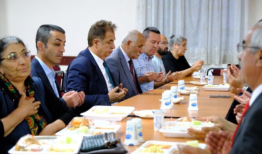 Rektör Şengönül’den Cem Vakfı'na Aşure ziyareti