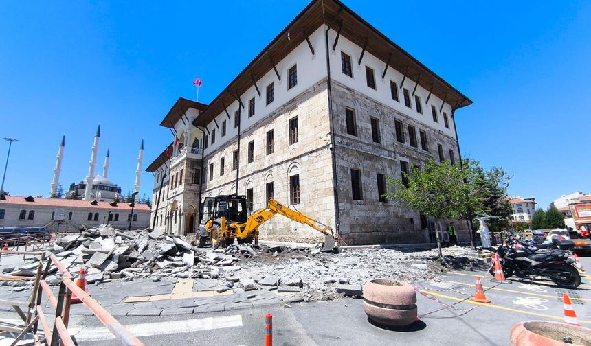 Sivas Valiliği kaldırımlarına düzenleme