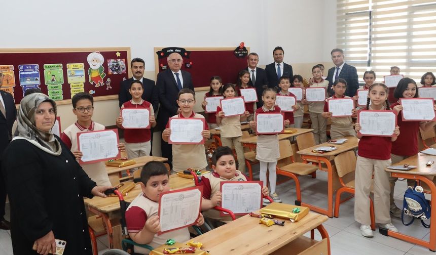 Sivas protokolü karne dağıttı
