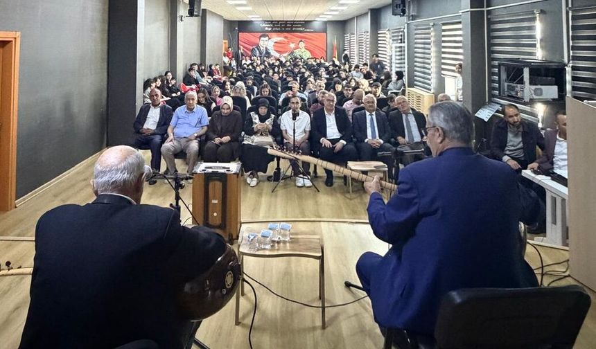 Sivas’ta Ozanların sesi yükseldi: SİYŞAD’dan anlamlı şiir dinletisi