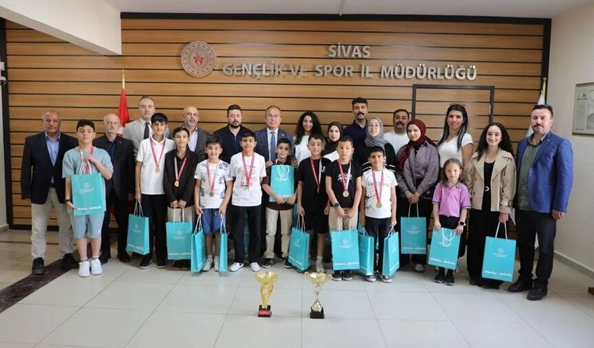 Sivas Halk Oyunları Toplulukları Türkiye finallerine katılacak