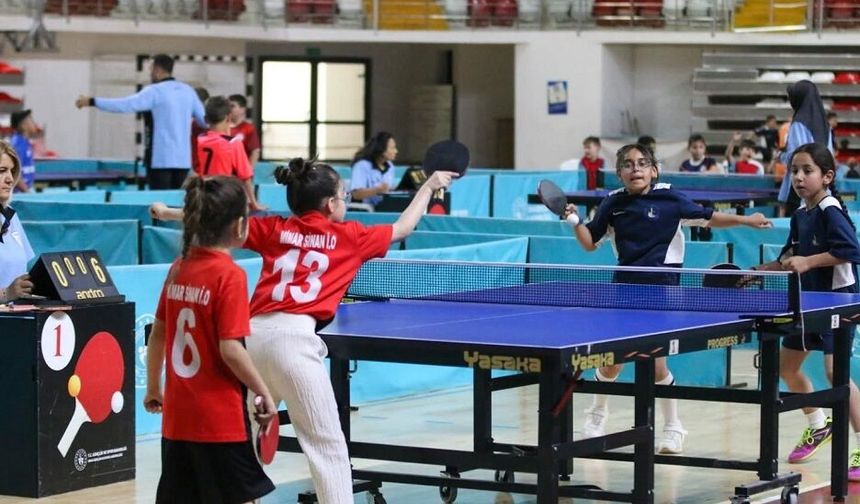Sivas'ta çocuklar da masa tenisi heyecanı