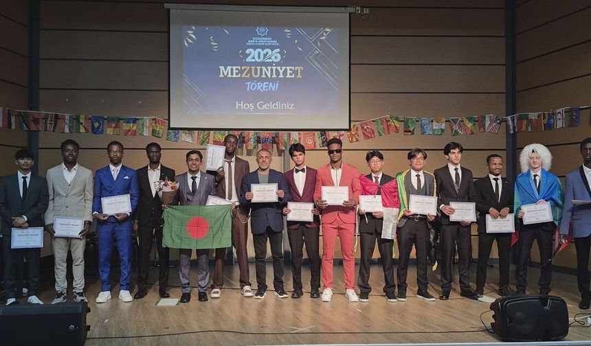 Sivas İHL'de yabancı öğrencilerin mezuniyet coşkusu