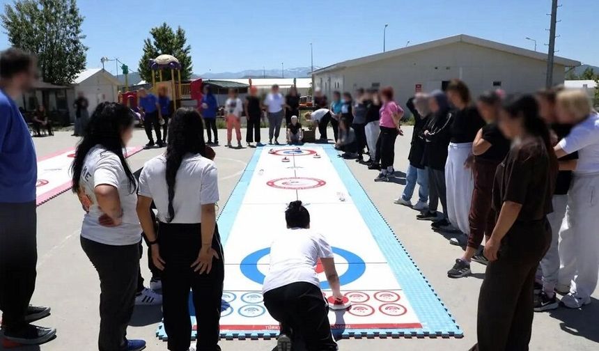 Hafik'te kadın mahkumlara Floor Curling etkinliği