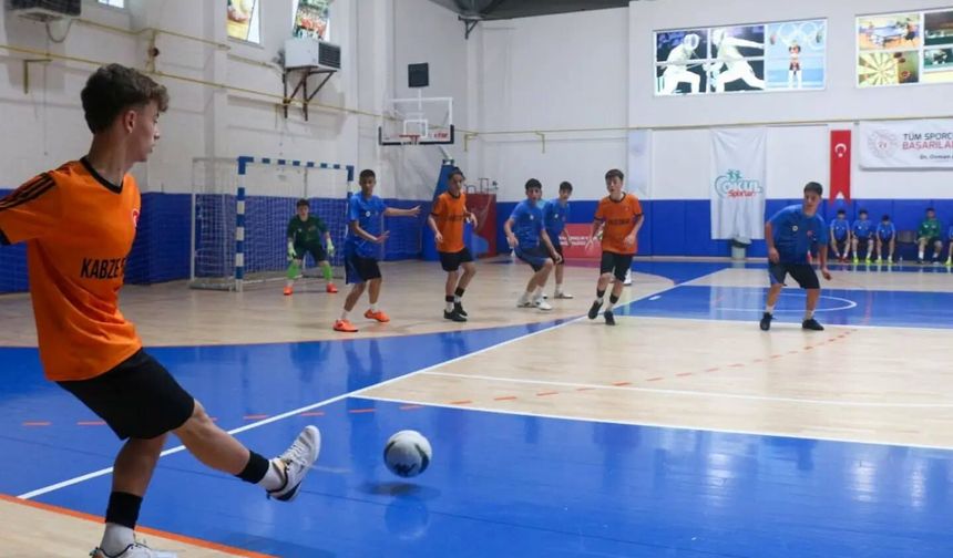 Sivas’ta Futsal Yıldız Erkekler Türkiye Şampiyonası nefesleri kesti
