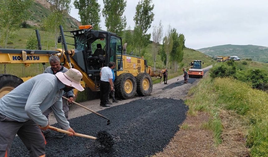 Sivas ilçe ve köylerinde yollarda hummalı çalışma