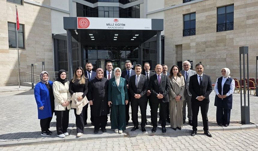 Sivas Milletvekili Toy, Milli Eğitim Akademisi'ni ziyaret etti