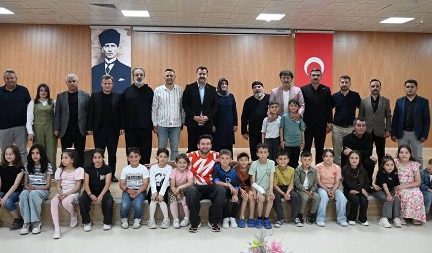 Suşehri'nde "Şahidimiz Anadolu" adlı tiyatro oyunu sahnelendi