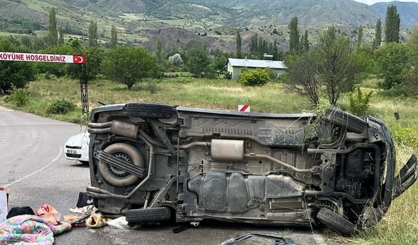 Sivas'ta devrilen araçtaki 1 kişi öldü, 2 kişi yaralandı