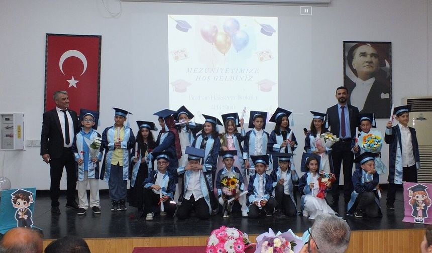 Sivas'ta ilkokul öğrencileri mezuniyet heyecanı yaşadı
