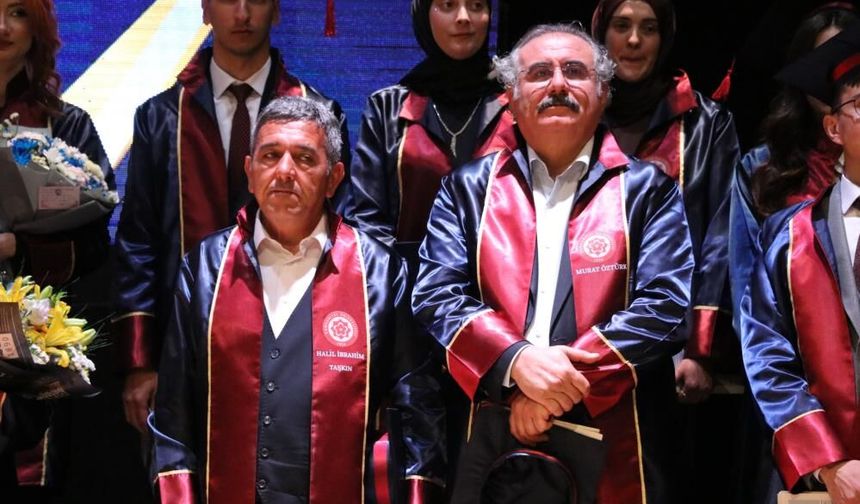 Sivas'ta 52 ve 53 Yaşında Üniversite Mezunu Oldular