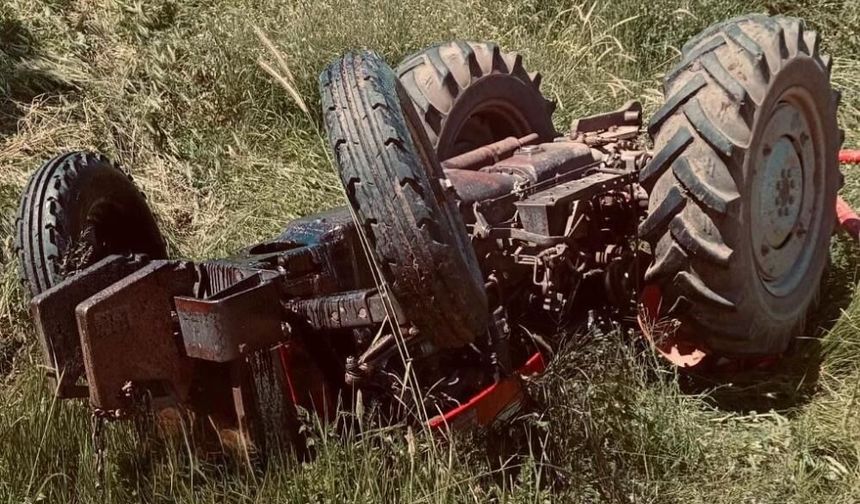 Suşehri’nde traktör kazası, 65 yaşındaki sürücü ağır yaralandı