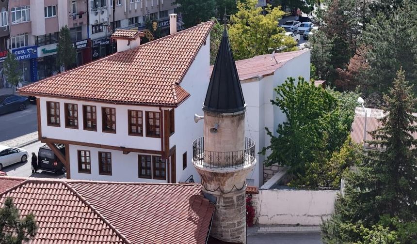 Sivas'ta bu cami adını mahalleye verdi