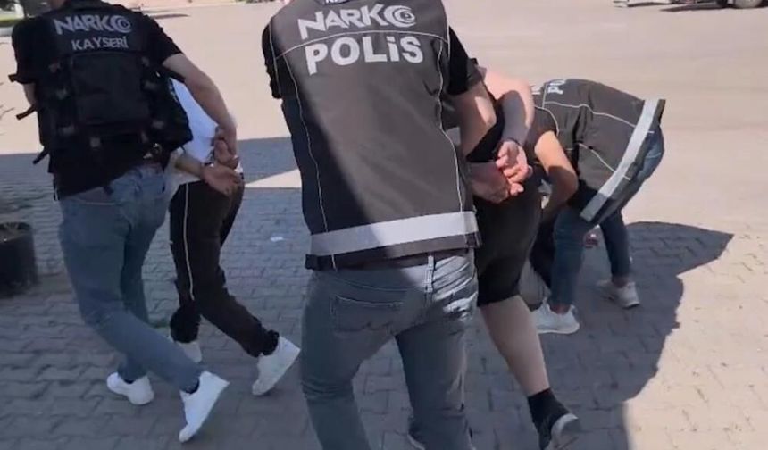 Sivas-Kayseri yolunda narkotik operasyon
