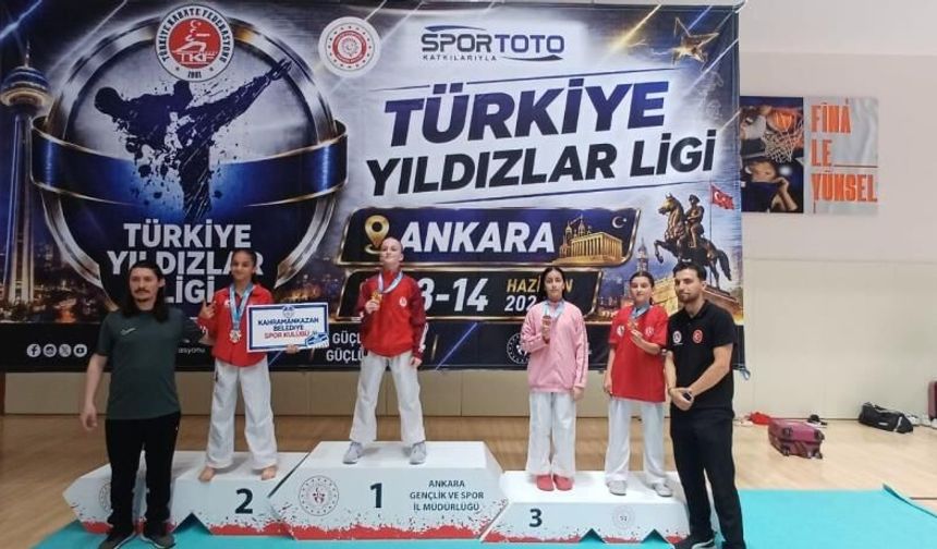 Sivaslı karateciler Ankara’dan madalyalarla döndü