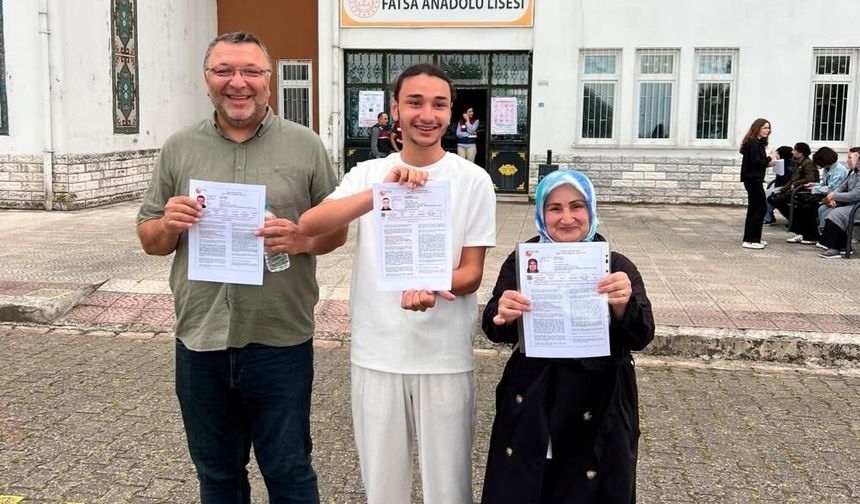 Anne, baba ve oğul aynı okulda YKS heyecanı yaşadı