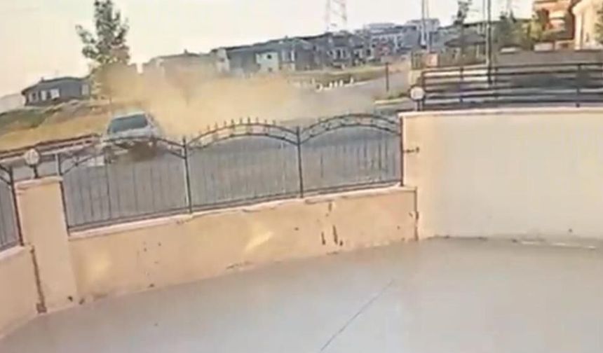 Sivas'ta araç kontrolden çıktı, duvara çarptı