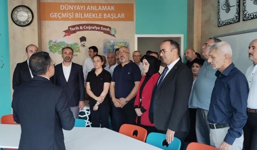 Sivas'ta o okulda çocuklarını ölümsüzleştirdiler