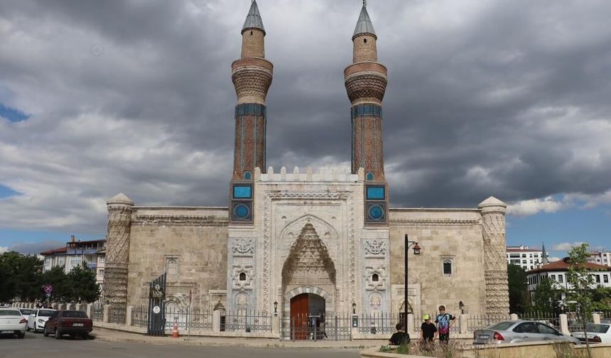 Tarihi atmosferiyle büyülüyor! Sivas'ın 752 yıllık mirası yeniden ilgi odağı oldu