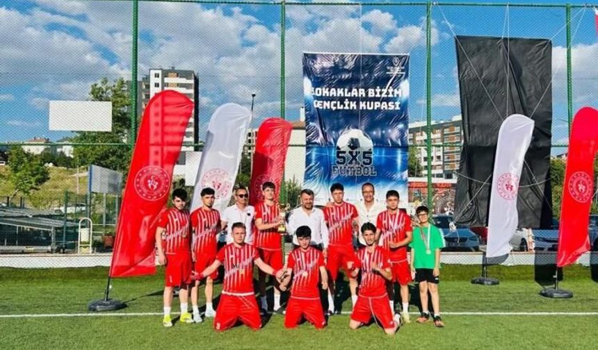 Sivas'tan büyük başarı! Rakiplerini geride bırakıp finale yükseldiler