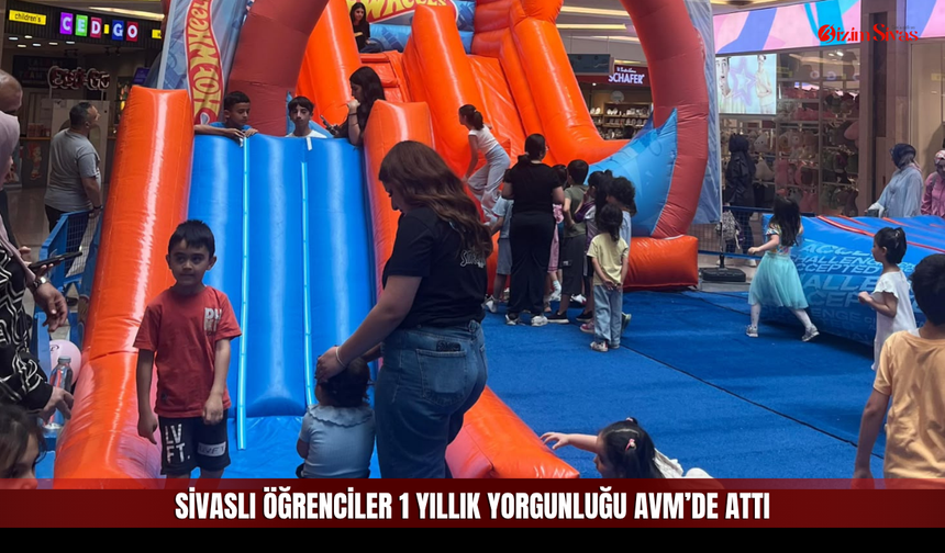 Sivaslı Öğrenciler 1 Yıllık Yorgunluğu AVM’de Attı