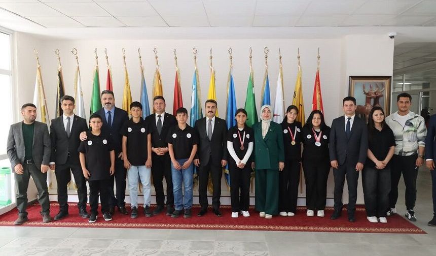 Sivas'ta köy okulunun bilardo başarısı