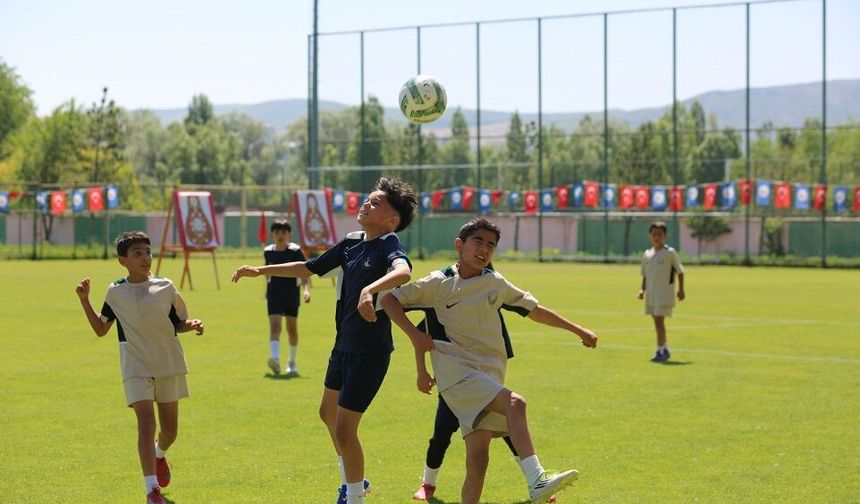 Sivas Belediye Kupası Batı Koleji'nin